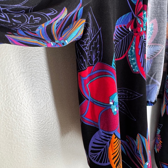 Iman Multicolor Tropical Wrap Crop Top EUC Small Long Sleeve - Picture 9 of 15